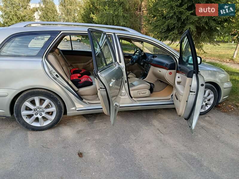 Универсал Toyota Avensis 2006 в Крыжополе