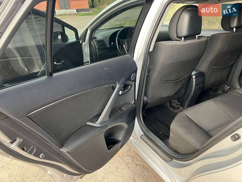 Универсал Toyota Avensis 2008 в Гайвороне