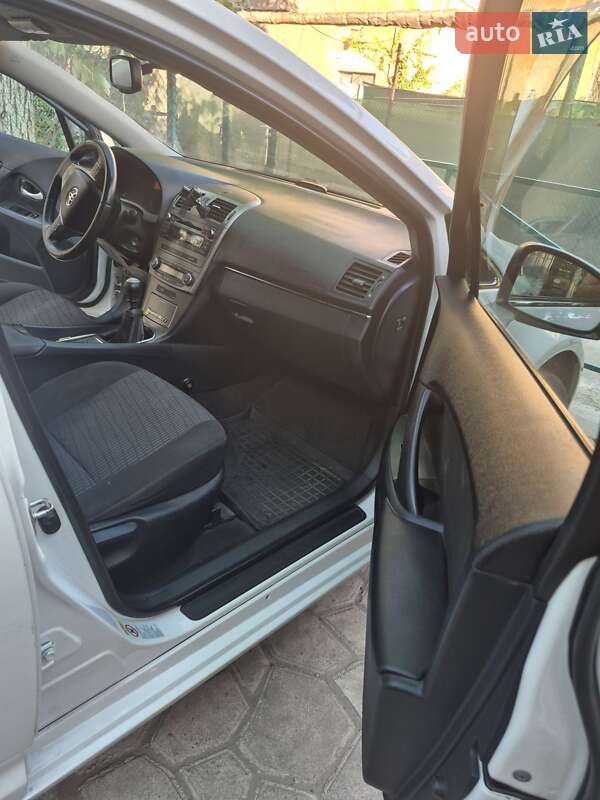 Седан Toyota Avensis 2011 в Одесі