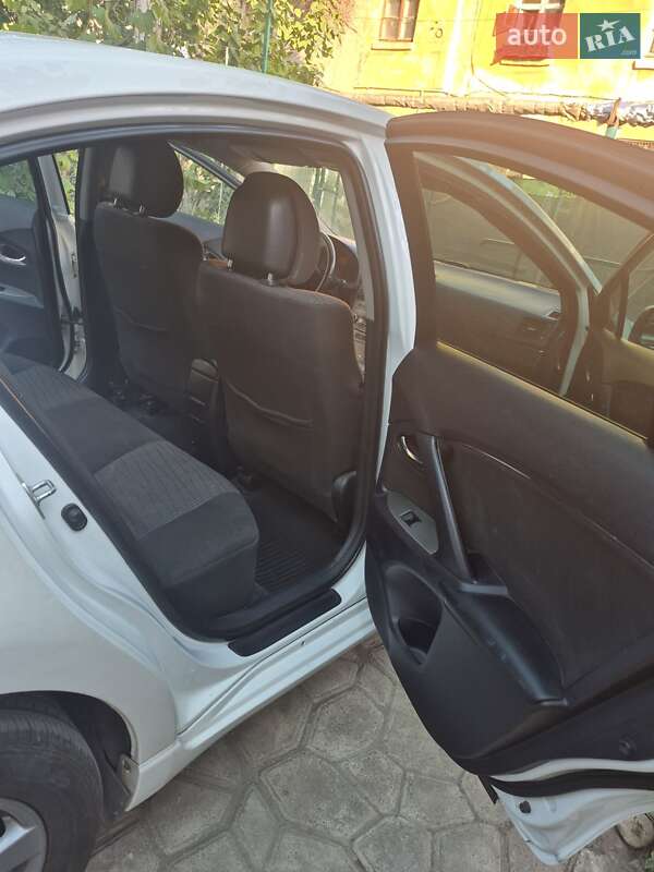 Седан Toyota Avensis 2011 в Одесі