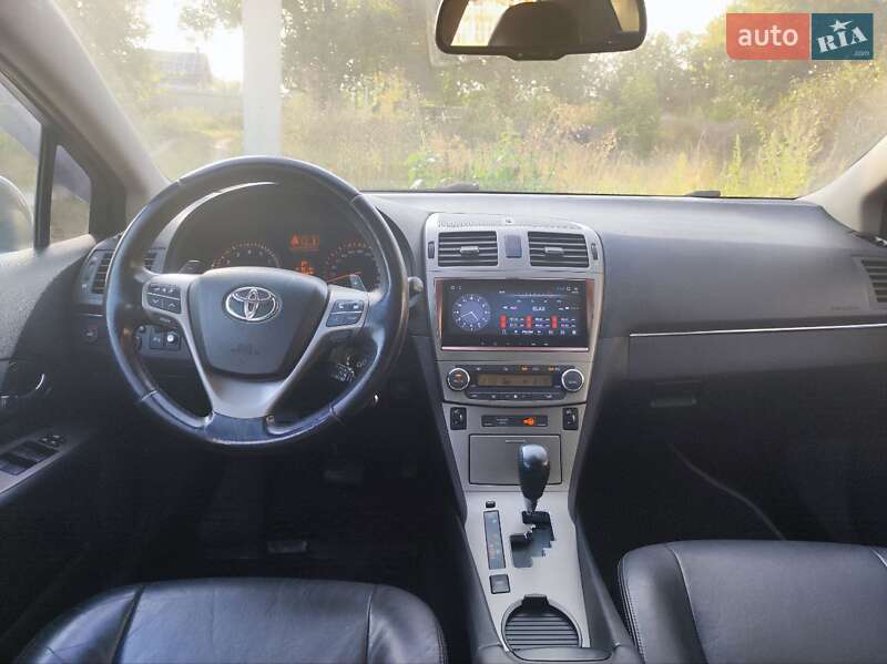 Седан Toyota Avensis 2011 в Белогородке