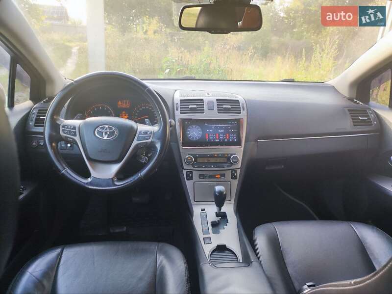 Седан Toyota Avensis 2011 в Белогородке