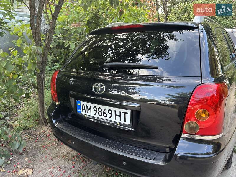 Универсал Toyota Avensis 2005 в Изюме