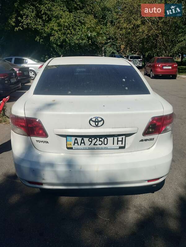 Седан Toyota Avensis 2011 в Киеве
