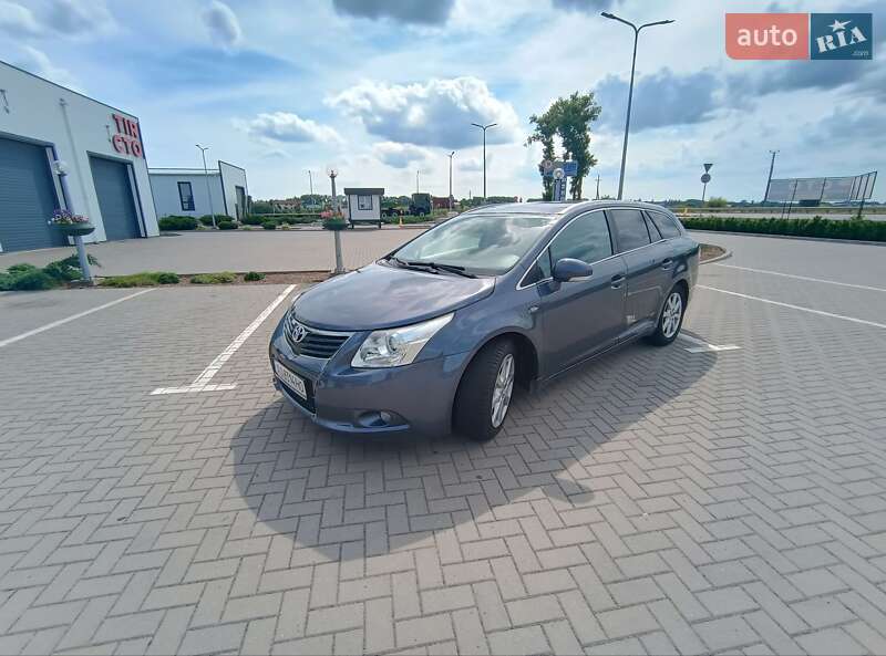 Универсал Toyota Avensis 2011 в Хмельницком