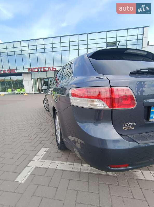 Универсал Toyota Avensis 2011 в Хмельницком