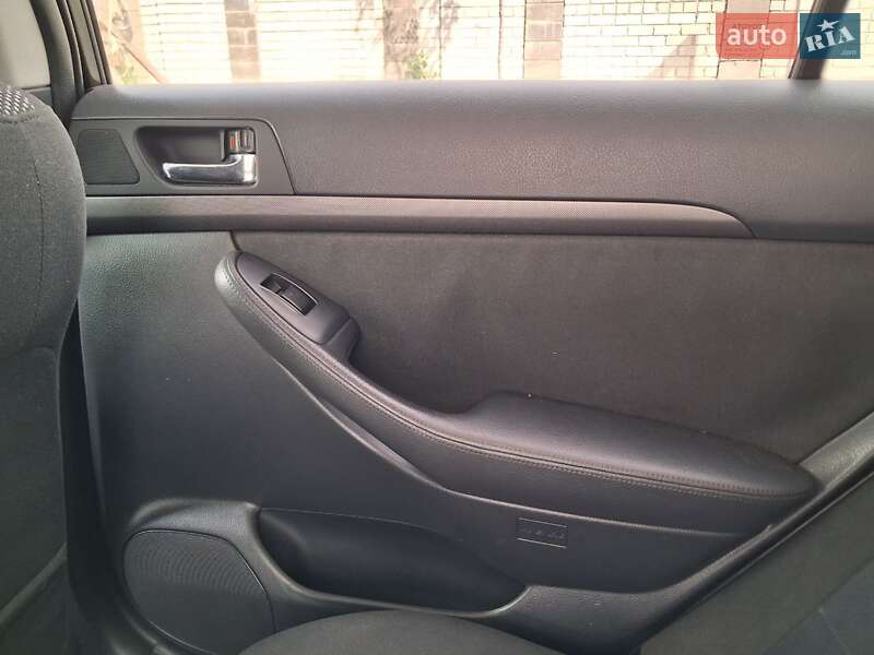 Универсал Toyota Avensis 2005 в Черкассах