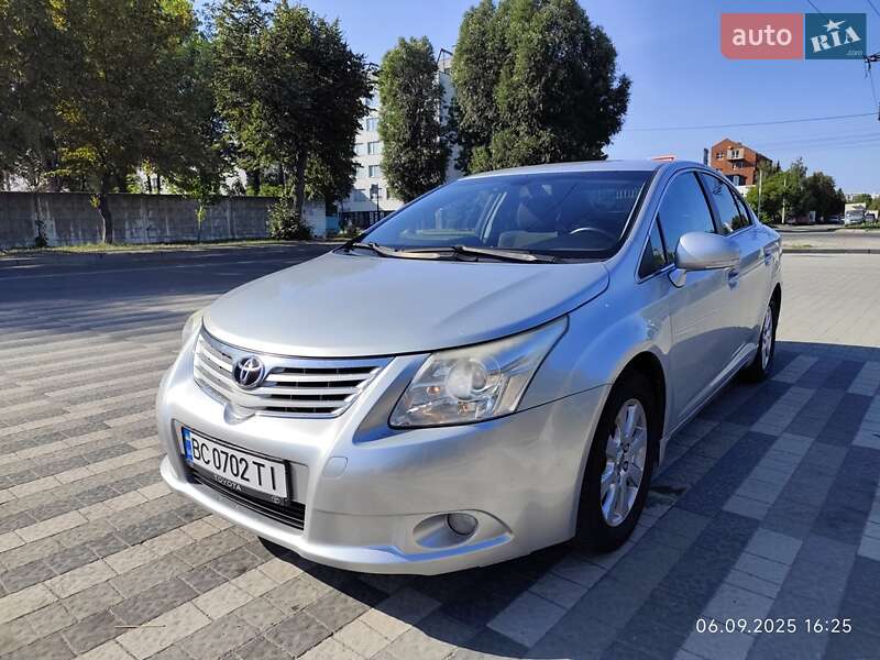 Седан Toyota Avensis 2010 в Львове