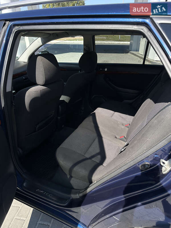 Универсал Toyota Avensis 2005 в Днепре