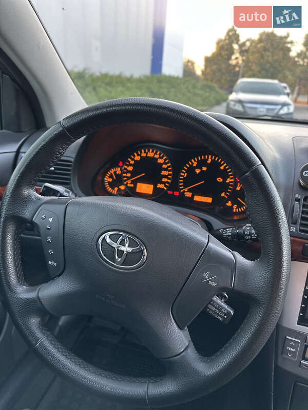 Универсал Toyota Avensis 2005 в Днепре