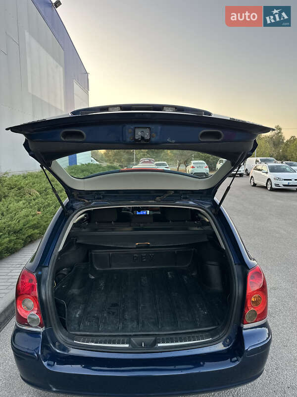 Универсал Toyota Avensis 2005 в Днепре