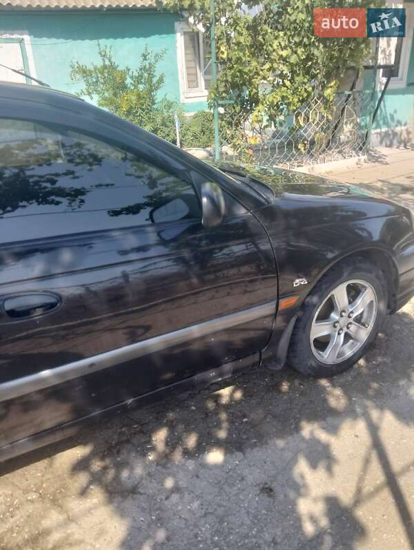 Седан Toyota Avensis 2000 в Овидиополе