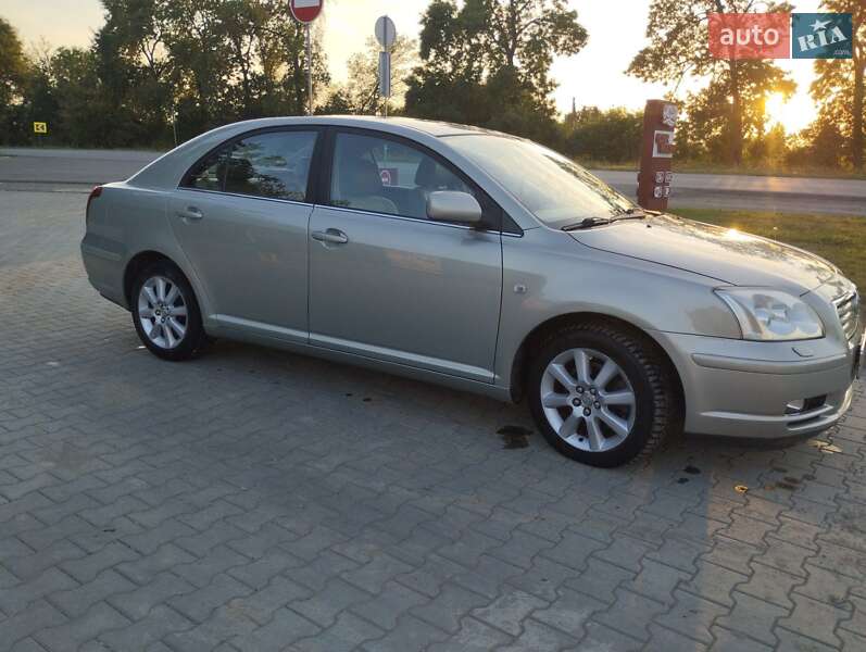 Седан Toyota Avensis 2004 в Чорткове