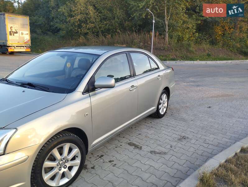 Седан Toyota Avensis 2004 в Чорткове