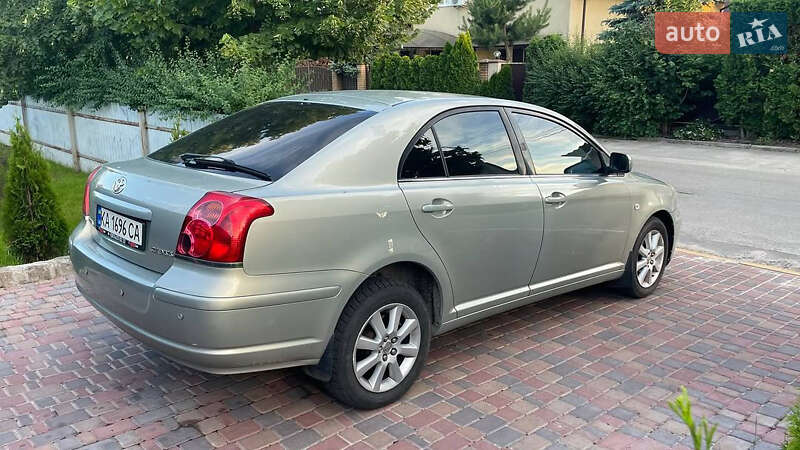 Ліфтбек Toyota Avensis 2005 в Києві