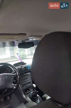 Седан Toyota Avensis 2003 в Львове