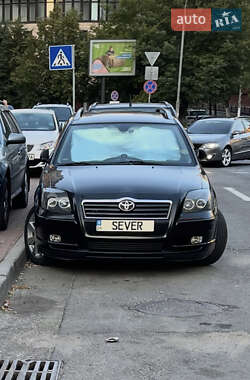Універсал Toyota Avensis 2004 в Києві