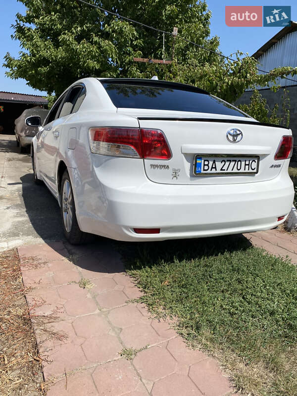 Седан Toyota Avensis 2011 в Гайвороне