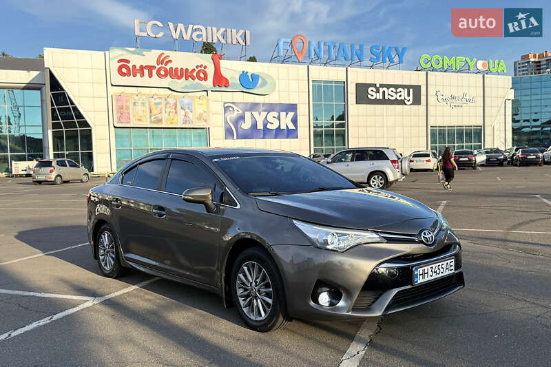 Седан Toyota Avensis 2016 в Одессе