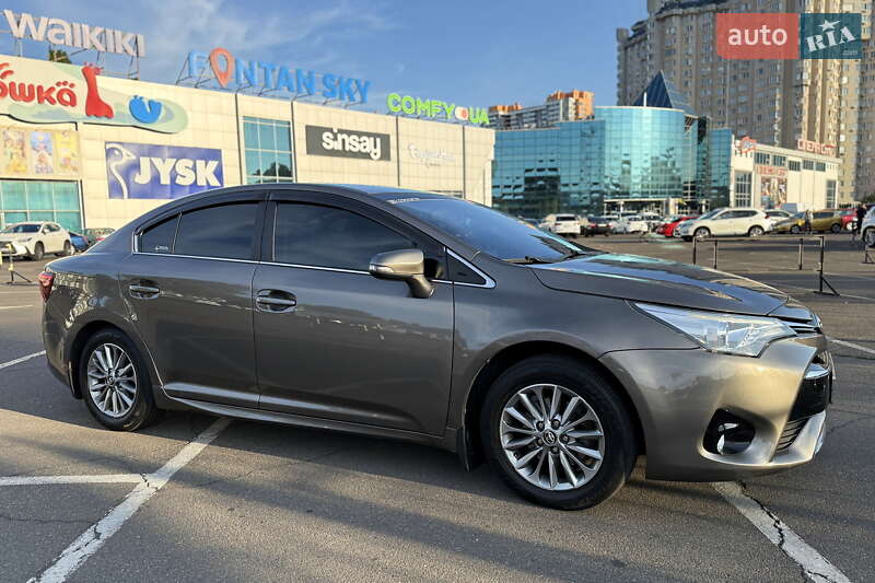 Седан Toyota Avensis 2016 в Одессе
