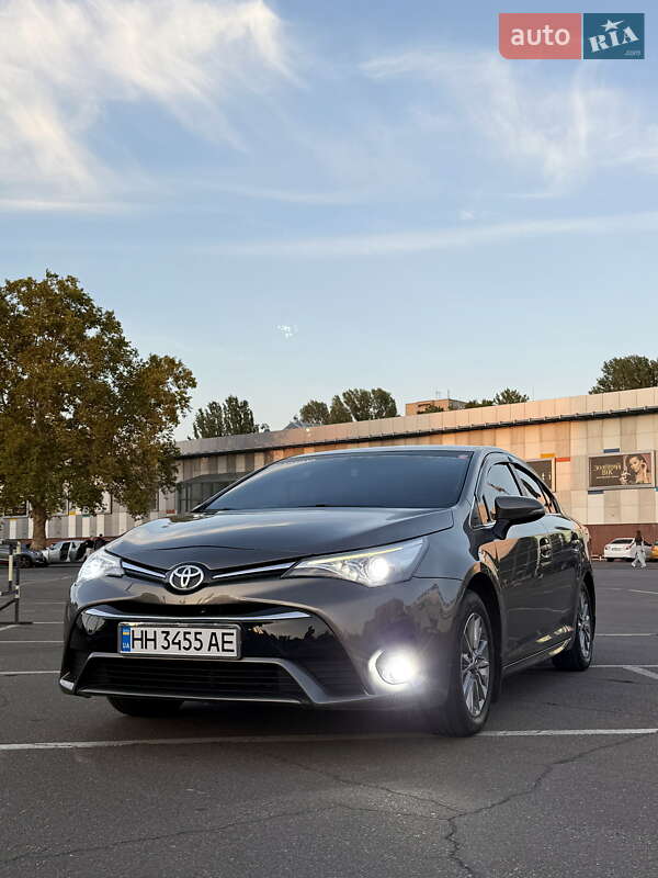 Седан Toyota Avensis 2016 в Одессе