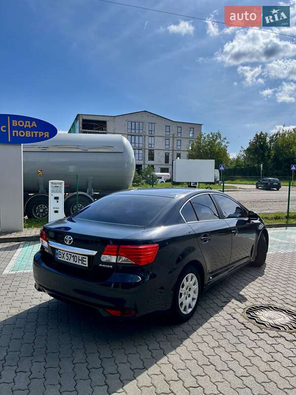 Седан Toyota Avensis 2012 в Хмельницькому
