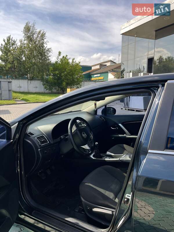 Седан Toyota Avensis 2012 в Хмельницькому