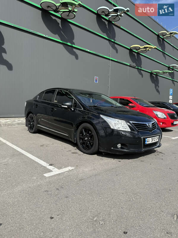 Седан Toyota Avensis 2008 в Киеве