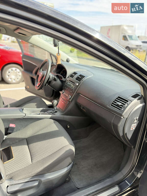 Седан Toyota Avensis 2008 в Киеве