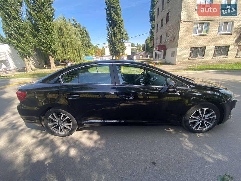 Седан Toyota Avensis 2012 в Кременчуге