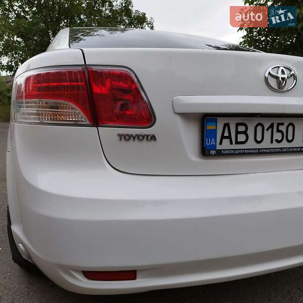 Седан Toyota Avensis 2011 в Виннице