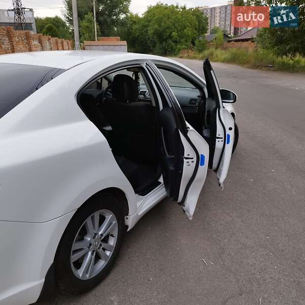 Седан Toyota Avensis 2011 в Виннице