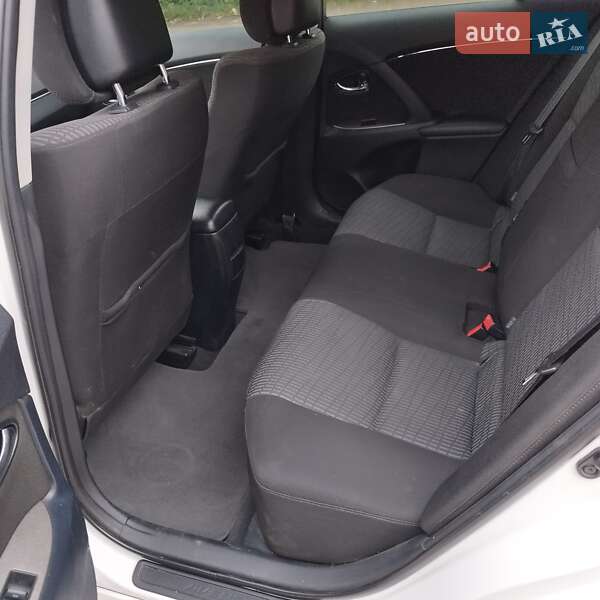 Седан Toyota Avensis 2011 в Виннице