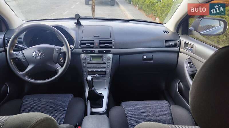 Седан Toyota Avensis 2007 в Южном