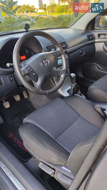 Седан Toyota Avensis 2007 в Южном