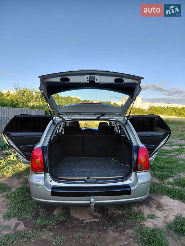 Универсал Toyota Avensis 2003 в Тетиеве