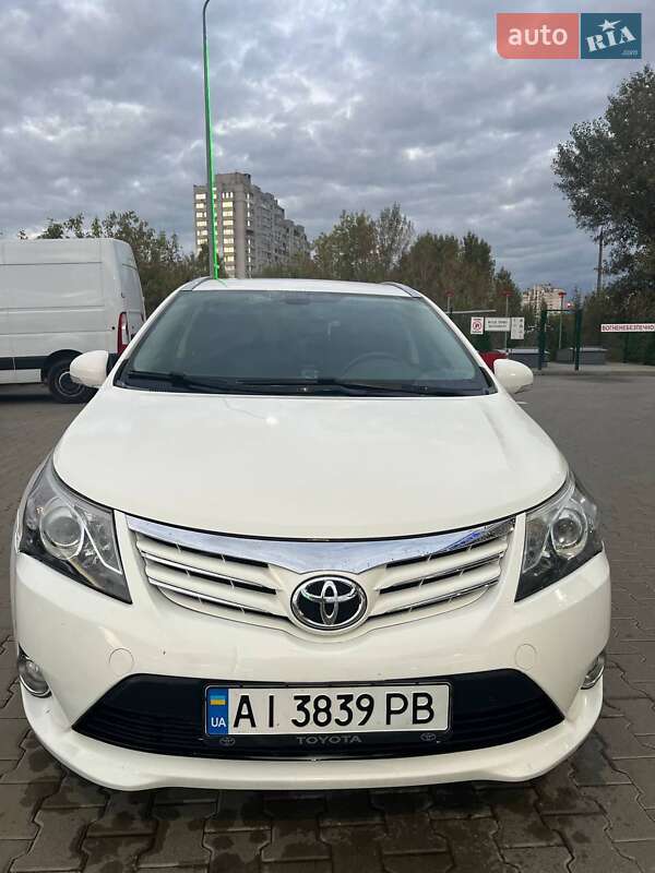Универсал Toyota Avensis 2015 в Киеве