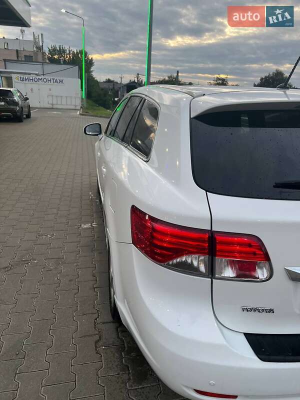 Универсал Toyota Avensis 2015 в Киеве