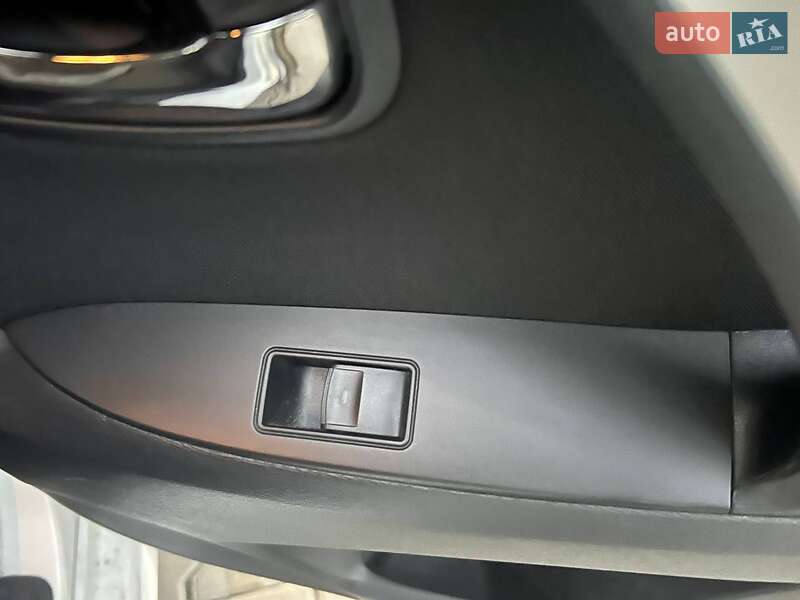 Универсал Toyota Avensis 2015 в Киеве