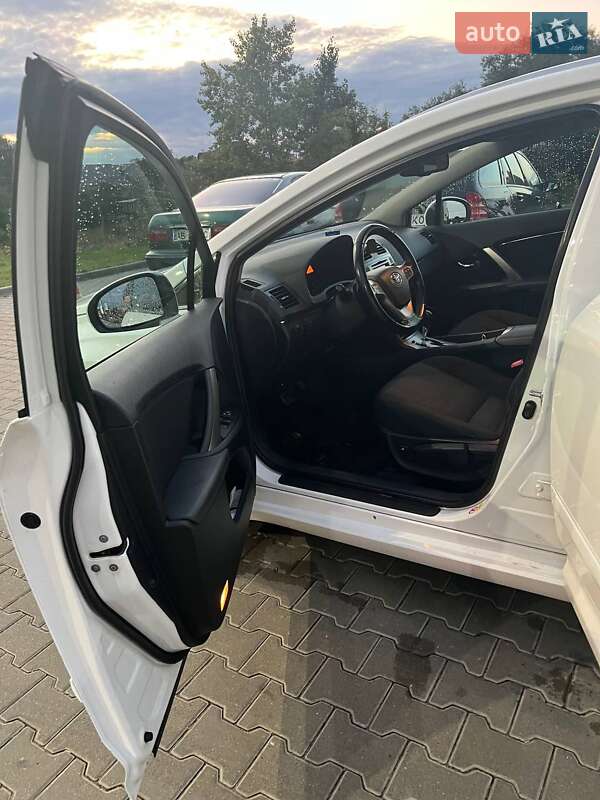 Универсал Toyota Avensis 2015 в Киеве