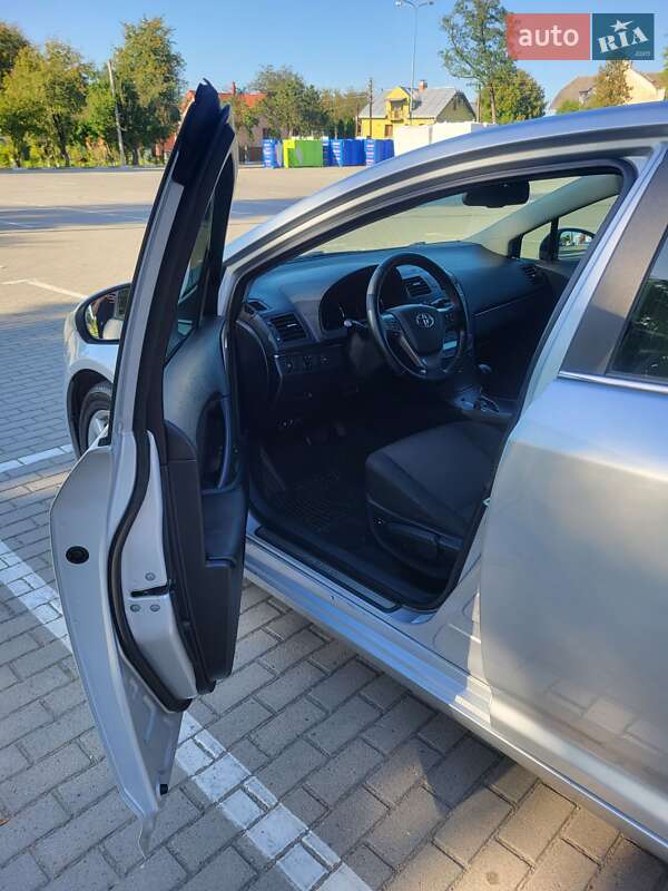 Седан Toyota Avensis 2008 в Коломые