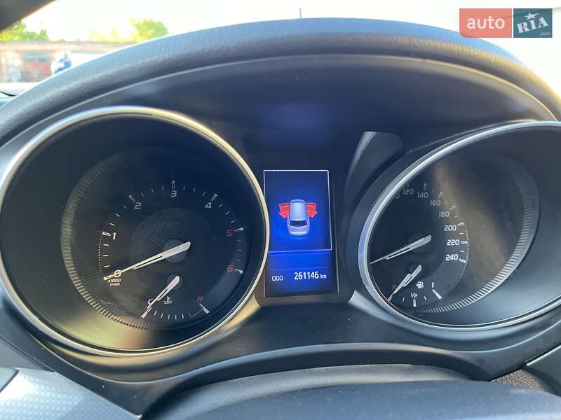 Универсал Toyota Avensis 2015 в Чернигове