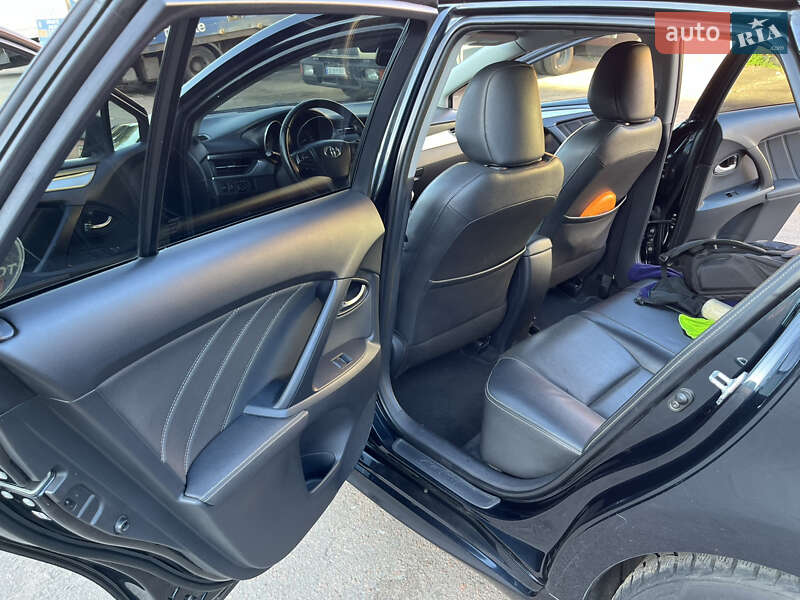 Универсал Toyota Avensis 2015 в Чернигове