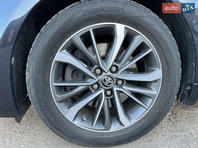 Универсал Toyota Avensis 2015 в Чернигове