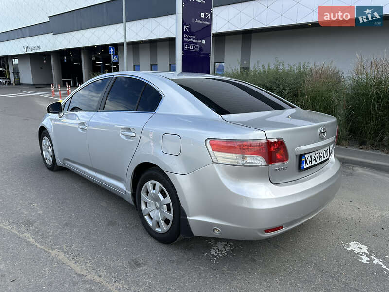 Седан Toyota Avensis 2009 в Киеве
