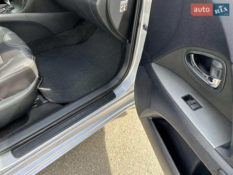 Седан Toyota Avensis 2009 в Киеве