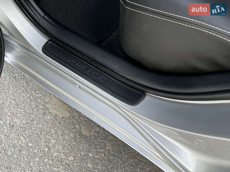 Седан Toyota Avensis 2009 в Киеве