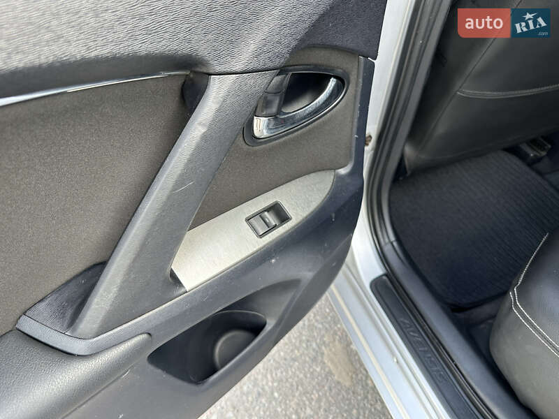 Седан Toyota Avensis 2009 в Киеве