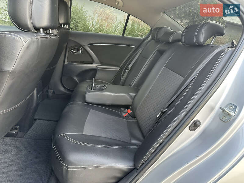 Седан Toyota Avensis 2009 в Киеве