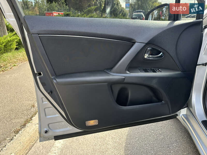 Седан Toyota Avensis 2009 в Киеве